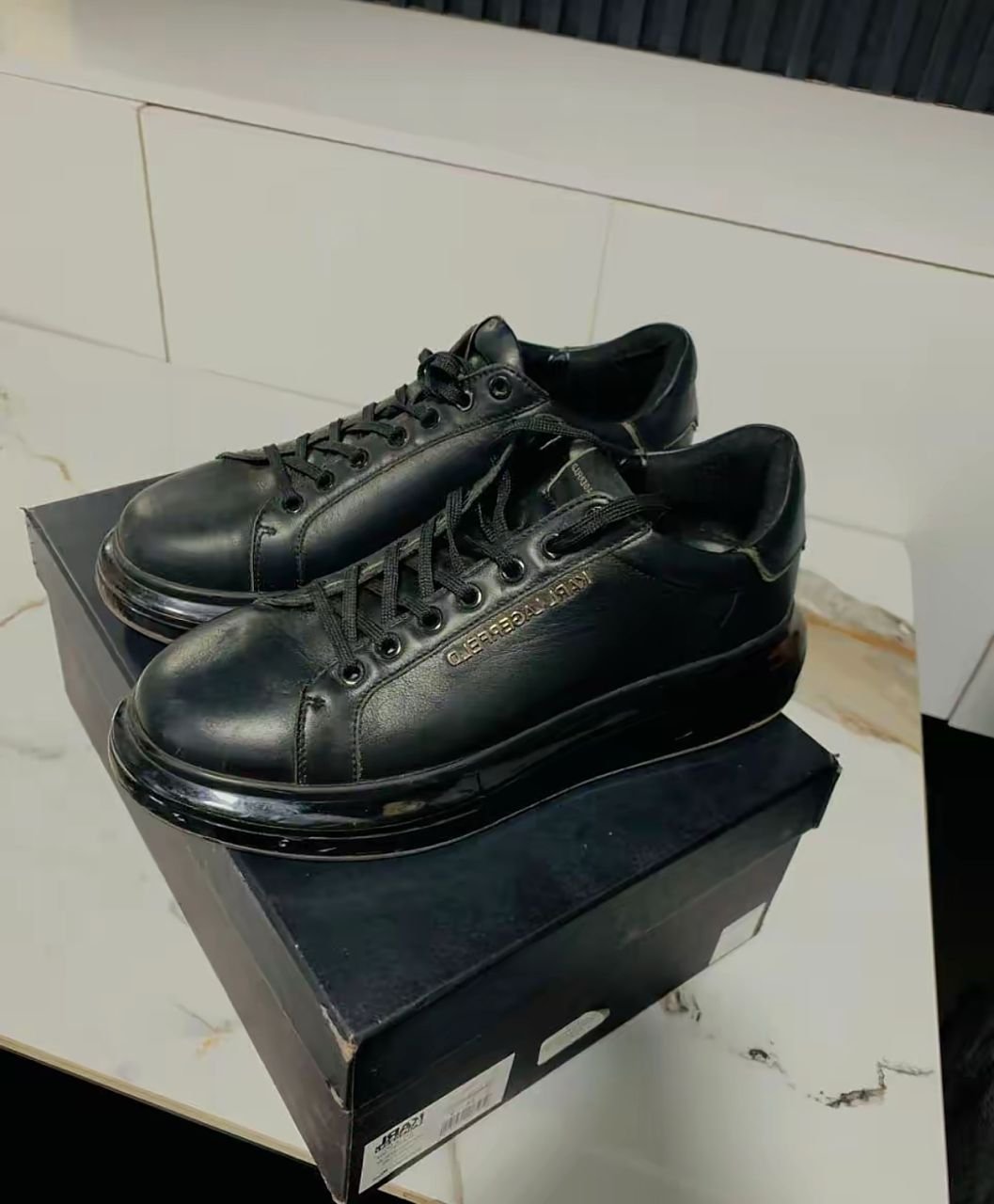 Used sneakers for sale _15,000