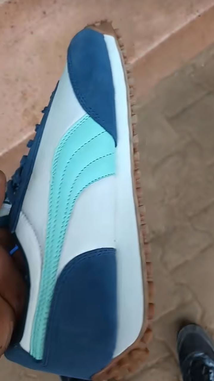 Used sneakers for sale _10,000